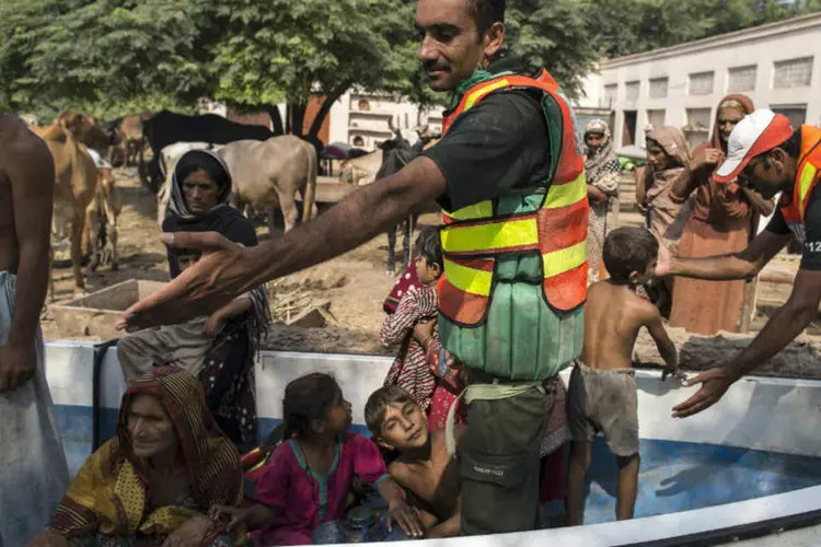 
	Enchente em Punjab: ex&eacute;rcito disse estar expandindo opera&ccedil;&otilde;es de ajuda humanit&aacute;ria na regi&atilde;o
 (Zohra Bensemra/Reuters)