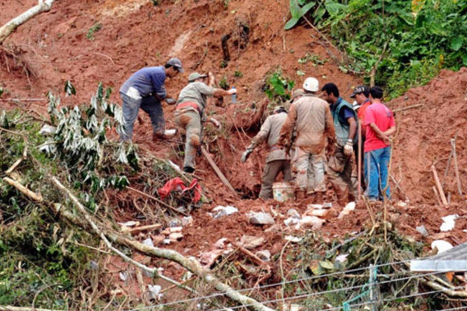 Número de mortos pelas chuvas na região serrana do Rio sobe para 730