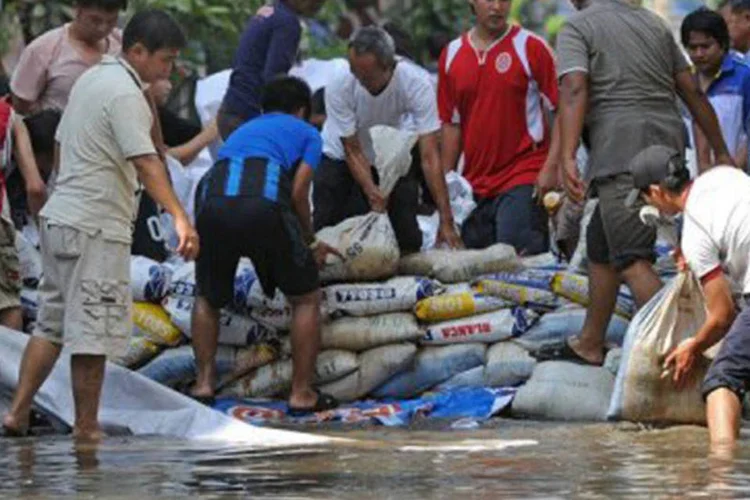 O secretário-geral da ONU está na Tailândia para visitar os locais atingidos pelas inundações, que já causaram 564 mortes e deixaram mais de 5 milhões de afetados
 (Pornchai Kittiwongsakul/AFP)