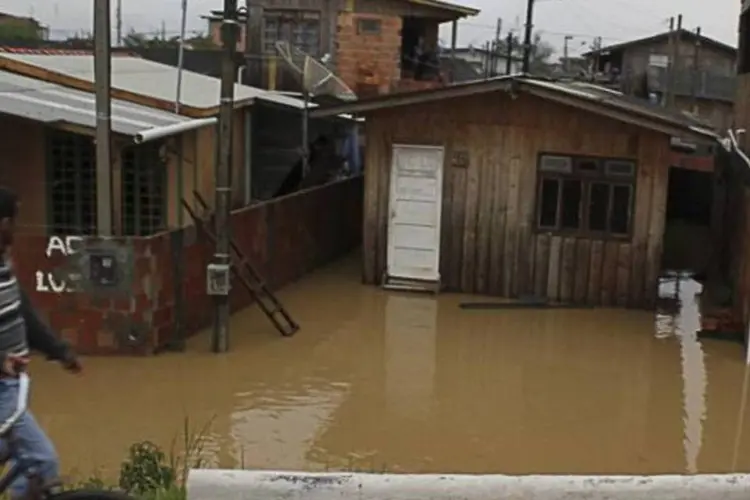 
	Enchentes em Santa Catarina: a prefeitura de Itaja&iacute; suspendeu as aulas na rede municipal hoje
 (Virgínia Cardoso/ colaboração ABr)