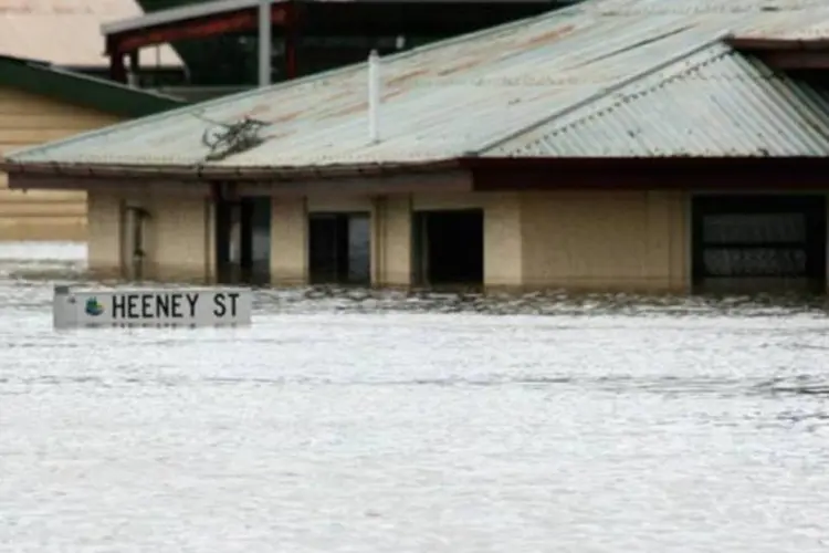 Danos causados pelas enchentes são estimados em US$ 10 bilhões (Getty Images)