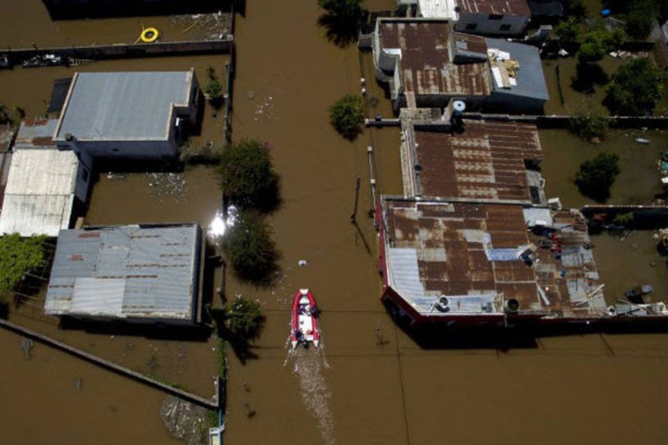 Enchentes mantêm 1.400 pessoas fora de casa na Argentina