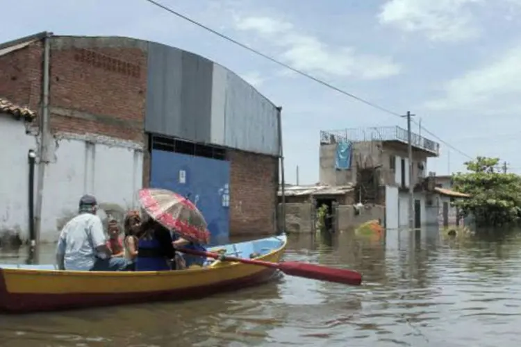 
	Paraguai registra pior situa&ccedil;&atilde;o de enchente entre os pa&iacute;ses da Am&eacute;rica do Sul: s&atilde;o mais de 130 mil desabrigados
 (Agência Brasil)
