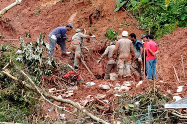 Área atingida por enchentes em Teresópolis, região serrana do Rio de Janeiro (Valter Campanato/Agência Brasil)
