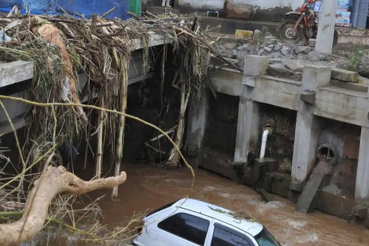 
	Enchentes em Nova Friburgo: de acordo com o MPF, foram identificadas irregularidades em quatro escolas do munic&iacute;pio de Nova Friburgo, danificadas depois das chuvas de 12 de janeiro.
 (Agência Brasil)