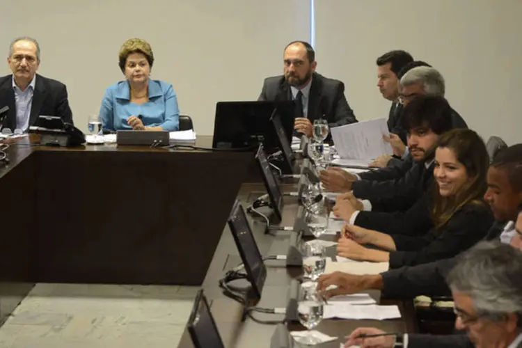 
	Dilma e os ministro Aldo Rebelo recebem os atletas do Bom Senso Futebol Clube
 (Valter Campanato/Agência Brasil)