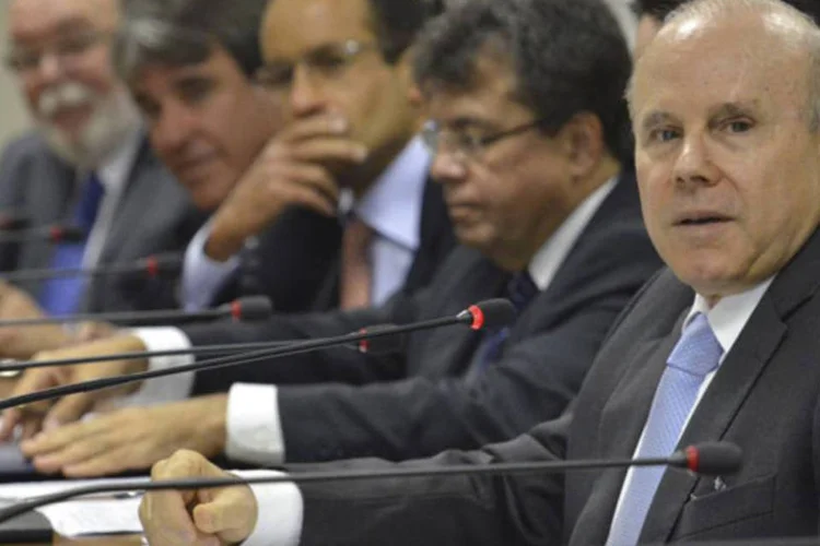 Ministro Guido Mantega e integrantes da equipe econômica recebem empresários de empresas brasileiras para discutir a MP 627, que fez alterações na legislação tributária (Marcello Casal Jr/Agência Brasil)