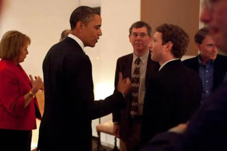 Mark Zuckerberg, criador do Facebook, em conversa com o presidente dos EUA, Barack Obama (Flickr/The White House/Divulgação)