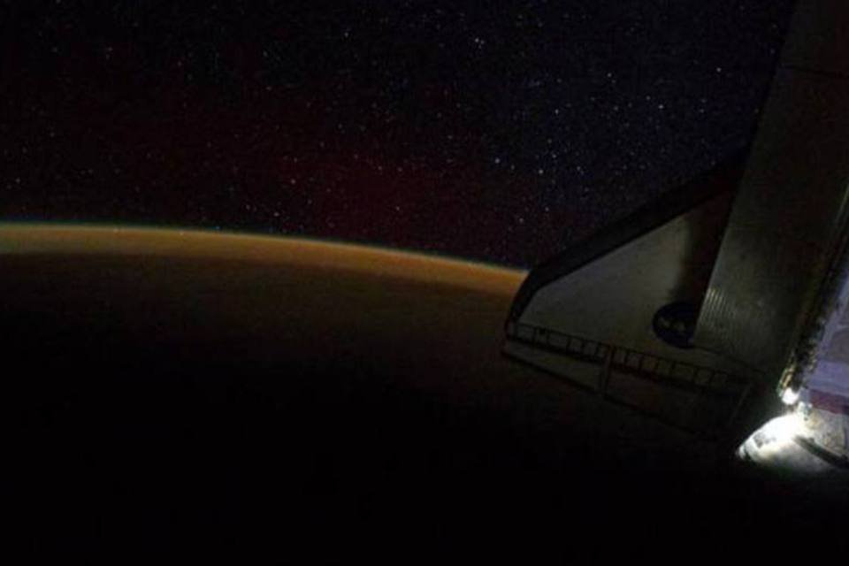 Ônibus espacial Endeavour faz sua última viagem