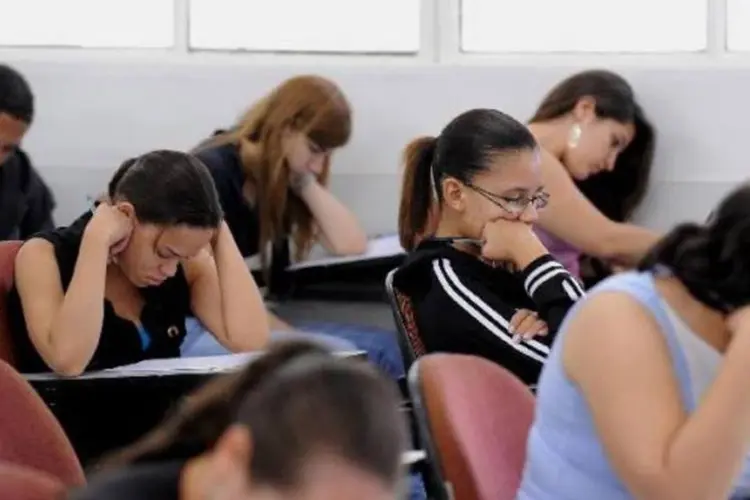 
	Alunos durante a prova
 (Roosewelt Pinheiro/Agência Brasil)