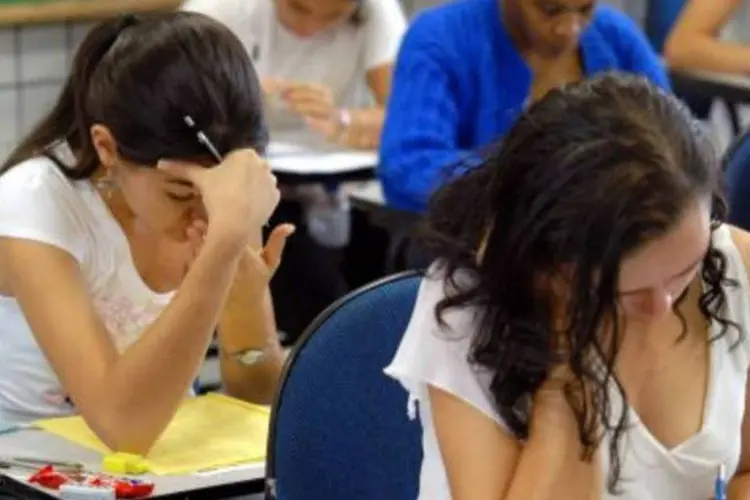 
	Enem 2013: dados ser&atilde;o colocados &agrave; disposi&ccedil;&atilde;o exclusivamente das escolas, em sistema espec&iacute;fico, na p&aacute;gina do Inep na internet
 (.)