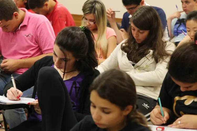 
	Enem: inscri&ccedil;&atilde;o &eacute; feita pela internet e custa R$ 68, exceto para alunos da rede p&uacute;blica e participantes de baixa renda.
 (Marcos Santos/USP Imagens)