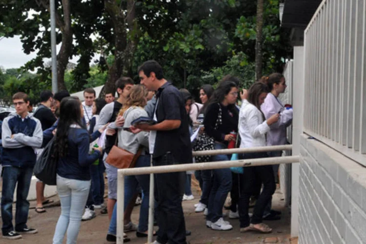 
	Enem: suposta imagem da prova de reda&ccedil;&atilde;o teria sido enviada a um grupo de WhatsApp &agrave;s 10h47
 (Antonio Cruz/ABr)