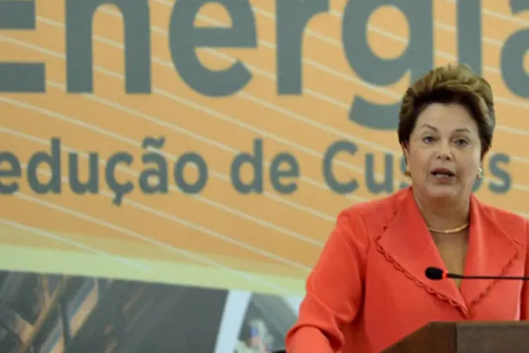 
	Dilma: &ldquo;o governo est&aacute; oferecendo &agrave;s empresas de energia el&eacute;trica a oportunidade de renov&aacute;-los, mas com uma condi&ccedil;&atilde;o: que aquilo que j&aacute; foi pago seja retirado da conta&quot;
 (Wilson Dias/Agência Brasil)