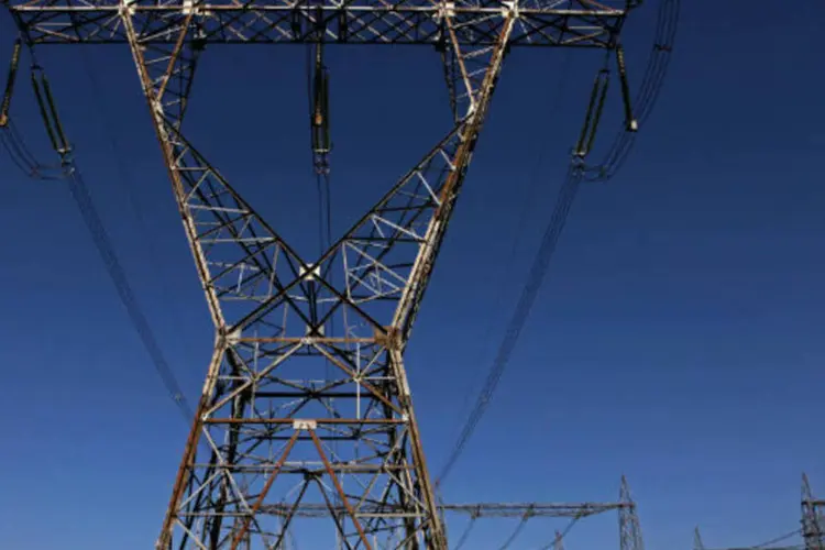 
	Torre de energia el&eacute;trica: uma das possibilidades em an&aacute;lise &eacute; a venda de distribuidoras de eletricidade federalizadas sob o controle da estatal
 (Matt Cardy/Getty Images)