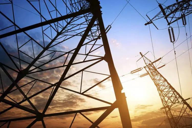 
	Linhas de transmiss&atilde;o de energia: a CDE acumulava em junho um total de 7 bilh&otilde;es em repasses atrasados a empresas de energia
 (Thinkstock)