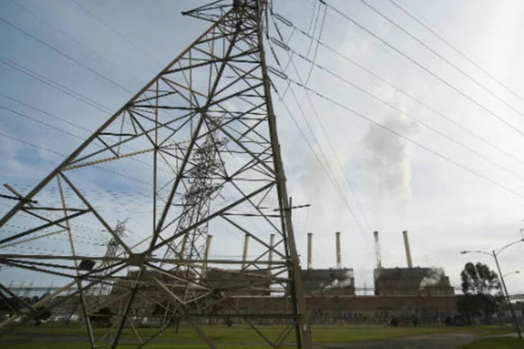 
	Torre de energia el&eacute;trica: Rufino declarou tamb&eacute;m que a s&eacute;rie hist&oacute;rica dos regimes hidrol&oacute;gicos aponta para um per&iacute;odo &uacute;mido mais favor&aacute;vel &agrave; gera&ccedil;&atilde;o de energia.
 (Carla Gottgens/Bloomberg)