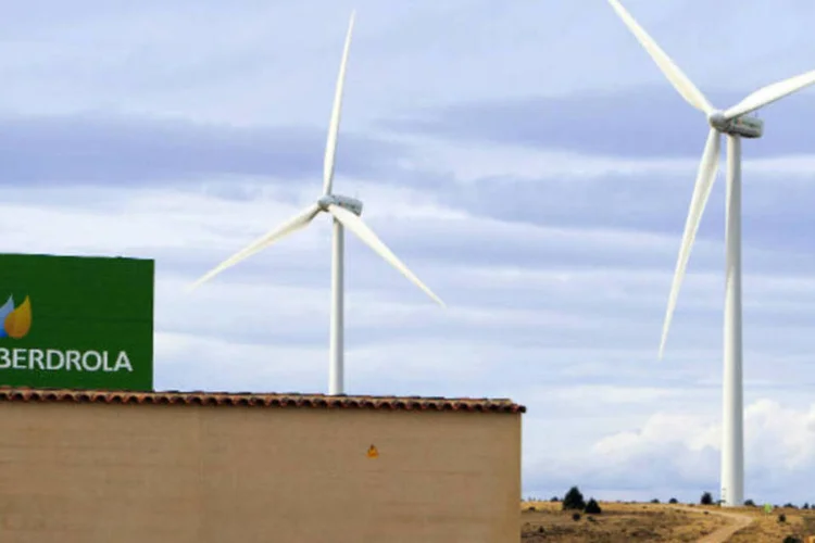 
	A Iberdrola disse que o Ebitda de sua divis&atilde;o de renov&aacute;veis subiu 10,5 por cento no primeiro semestre, mas foi ofuscada por um imposto de 7 por cento em gera&ccedil;&atilde;o de energia na Espanha
 (Angel Navarrete/Bloomberg)