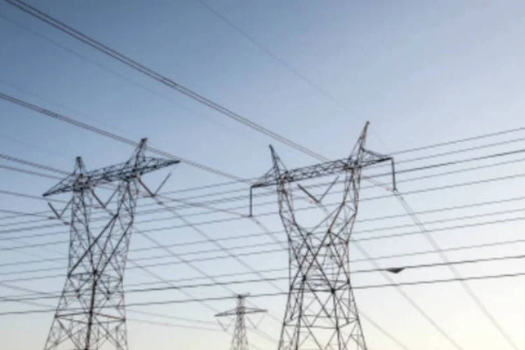 
	Torres de energia el&eacute;trica: o relator, ministro Valmir Campelo, defendeu o ressarcimento aos consumidores nas pr&oacute;ximas revis&otilde;es tarif&aacute;rias
 (Getty Images)