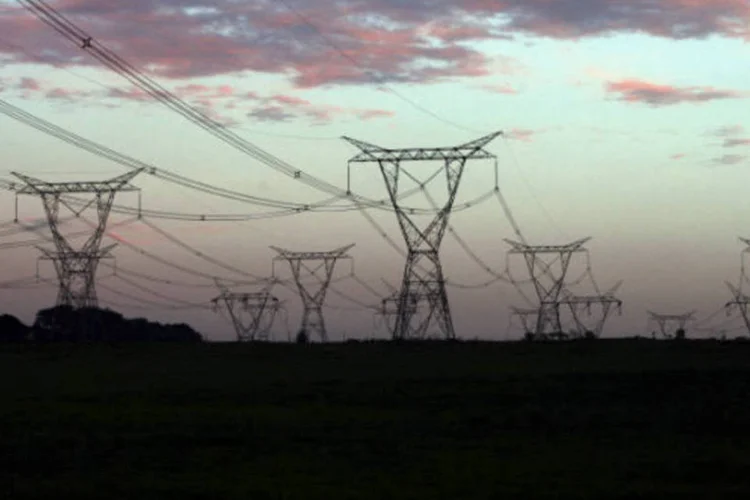 Energia elétrica: venda de distribuidoras deficitárias é vista como importante para viabilizar a desestatização da Eletrobras (Dado Galdieri/Bloomberg)