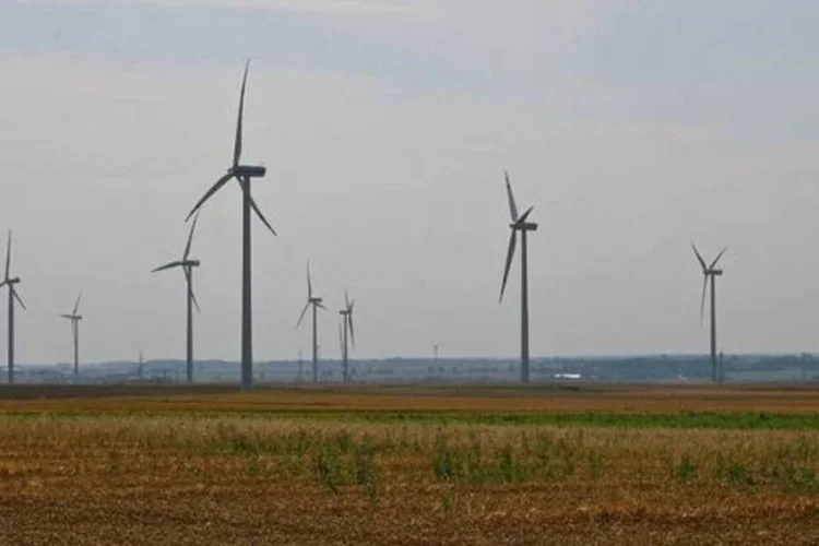 Para impedir que esse cenário se torne real, a Agência Internacional de Energia sugere investimentos pesados em fontes de energia alternativa (Wikimedia Commons)