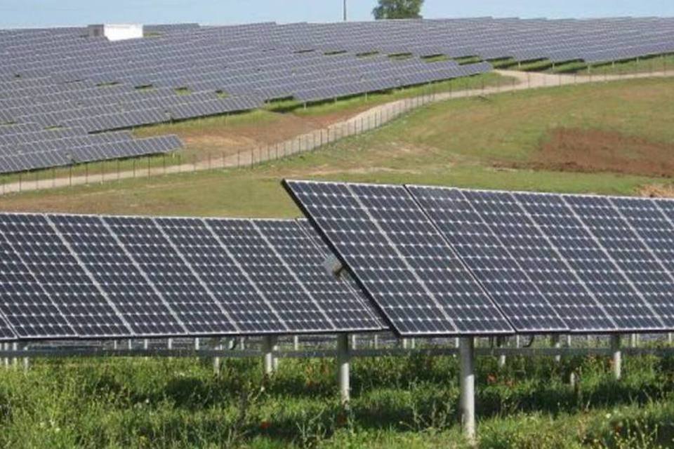 Cemig anuncia construção de usina solar em Minas