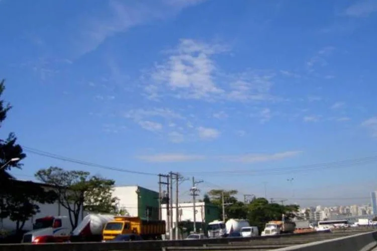 De acordo com a CET, foram implantadas placas de regulamentação de velocidade e advertência para alertar os motoristas (Wikimedia Commons)