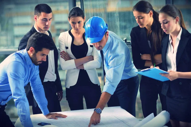 Engenheiros: formação é comum entre auditores e analistas da Receita Federal (./Thinkstock)