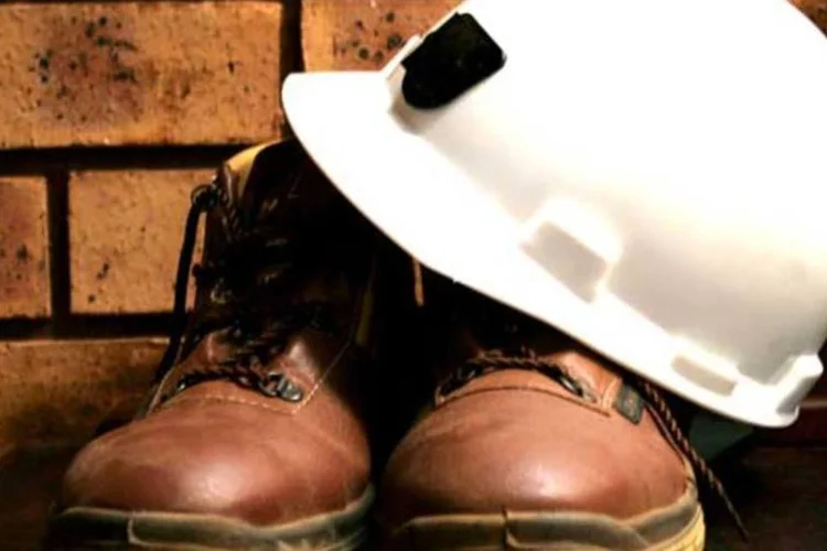 Capacete e bota de engenheiros (Stock.xchange)