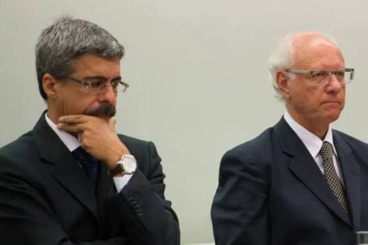 
	Vice-presidente da Engevix, Gerson Almada (&agrave; direita), preferiu ficar em sil&ecirc;ncio na CPI da Petrobras
 (Marcelo Camargo/Agência Brasil)