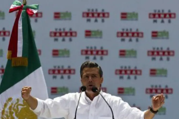 O candidato do PRI à presidência do México, Enrique Peña Nieto, é o favorito: com grande número de observadores internacionais, eleição ocorre em meio a denúncias (Ronaldo Schemidt/AFP)