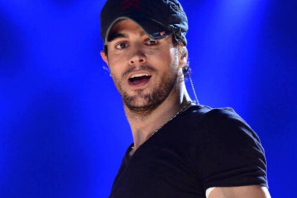 Enrique Iglesias fará dueto com Kylie Minogue em disco