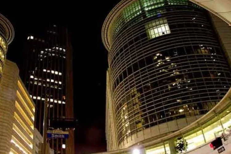 Antiga sede da Enron: empresa foi mestre na arte de tapear os próprios acionistas (Wikimedia Commons)