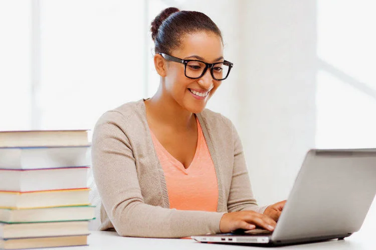 Ensino a distância: a Ser espera um crescimento significativo no ensino a distância (dolgachov/Thinkstock)
