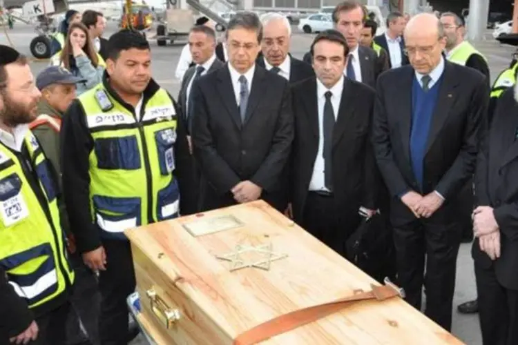 Pouco antes do funeral, Juppé se reuniu com o presidente de Israel, Shimon Peres, e assegurou que o suspeito seria detido "em questão de horas ou até minutos" (Getty Images)
