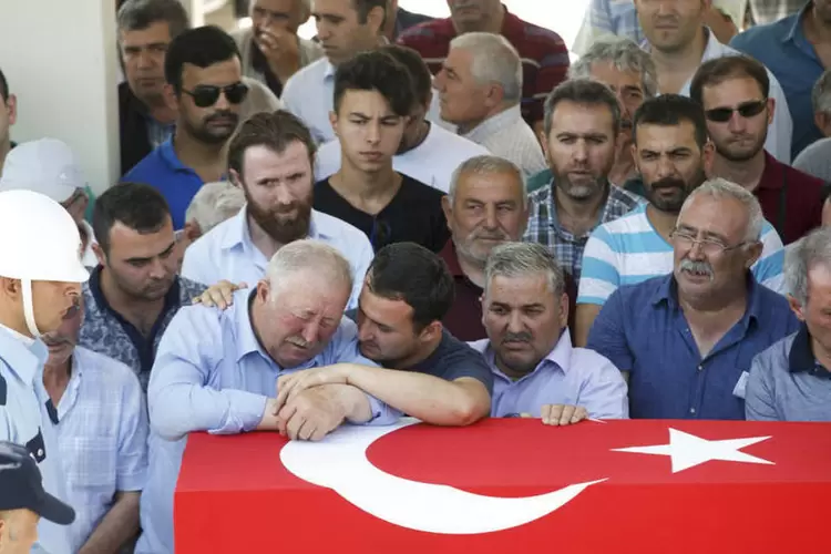 
	Turquia: o balan&ccedil;o de civis mortos nos dois principais locais da tentativa de golpe &eacute; de 78 em Ancara e 94 em Istambul
 (Baz Ratner / Reuters)