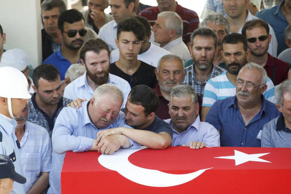 Tentativa de golpe deixa 264 mortos na Turquia