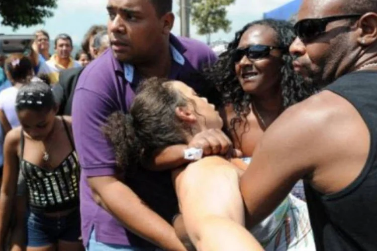 Enterro de criancas no Rio (FP  Vanderlei Almeida)