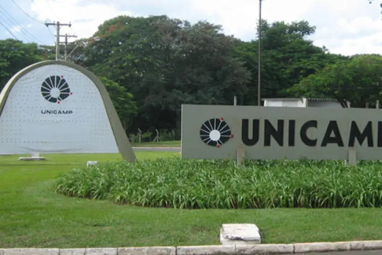 
	Entrada da Universidade Estadual de Campinas (Unicamp): ao menos 168 funcion&aacute;rios recebem remunera&ccedil;&atilde;o acima do teto constitucional, de R$ 21.631,05
 (Creative Commons)