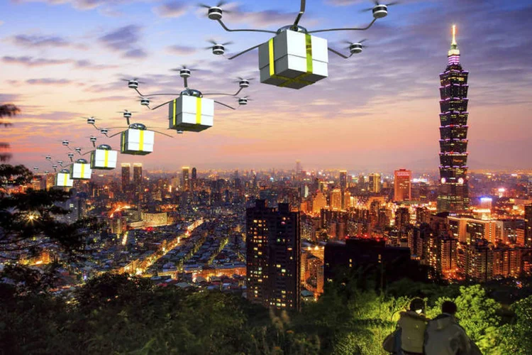 Drones: corrida entre empresas pelo modal aéreo na entrega de compras e refeições (Thinkstock/nicholashan/Thinkstock)