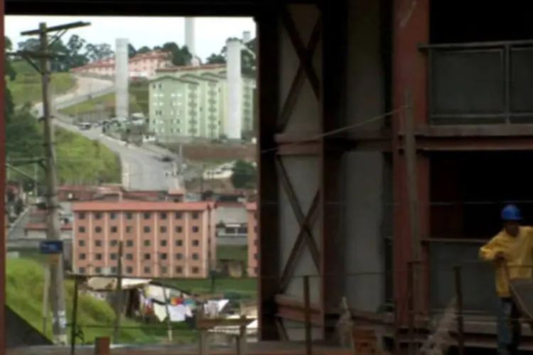 Longa foi filmado em Cidade Tiradentes, bairro do extremo leste do município de São Paulo, entre 2006 e 2011 (Reprodução)
