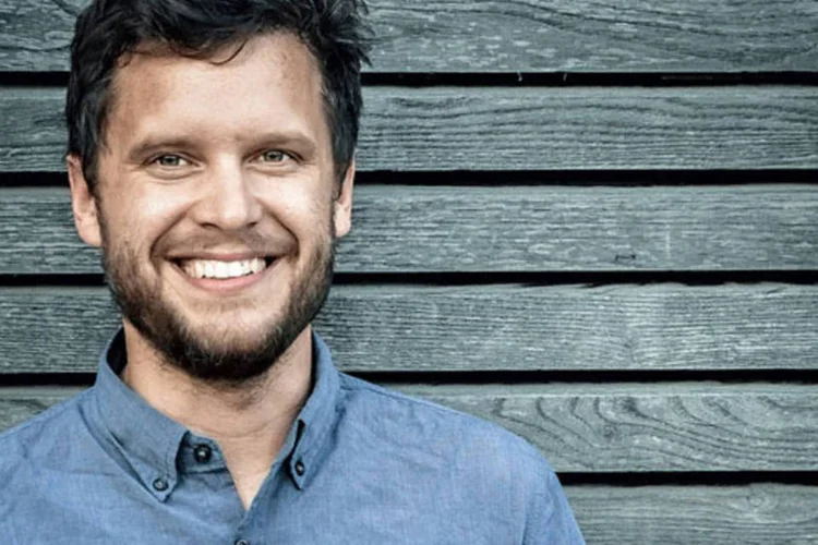 O neurocientista Andrew Smart, autor de Auto-pilot: provas científicas de que trabalhar demais faz mal (Divulgação / VOCÊ S/A)