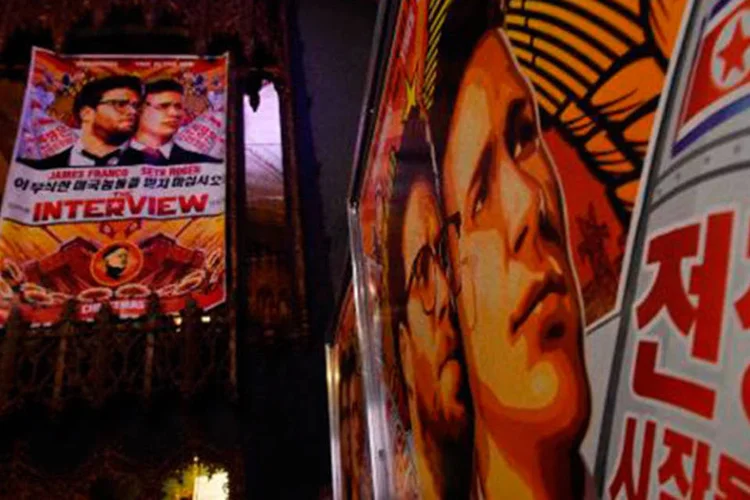 
	Cartazes do filme &quot;A Entrevista&quot; em cinema de Los Angeles
 (AFP)