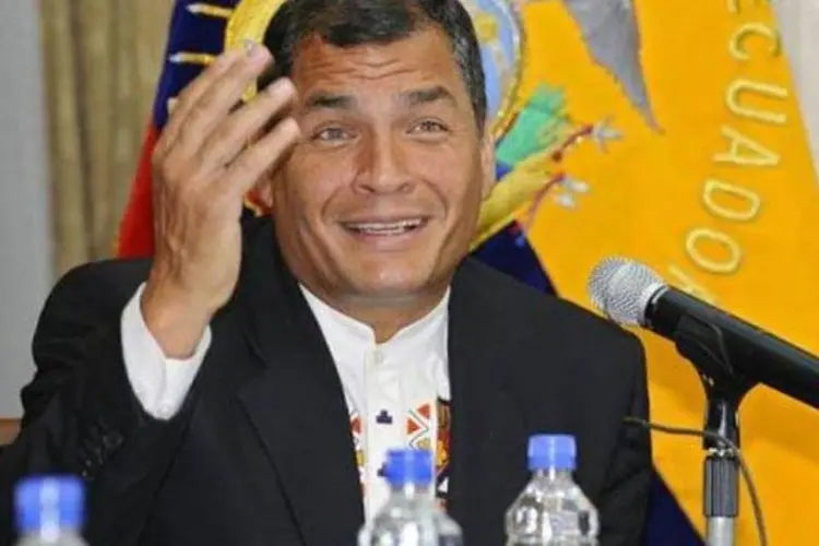 
	O Presidente do Equador Rafael Correa: &quot;Pessoa maluca esfaqueia sete pessoas do AP que esperavam pelo presidente. Duas morreram&quot;, disse Correa em sua conta no Twitter
 (Rodrigo Buendia/AFP)