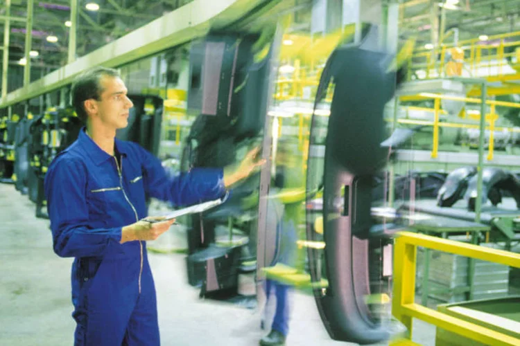 
	Ind&uacute;stria: na compara&ccedil;&atilde;o com junho do ano passado, por&eacute;m, o recuo no faturamento da ind&uacute;stria ainda &eacute; de 8,2%
 (Thinkstock)