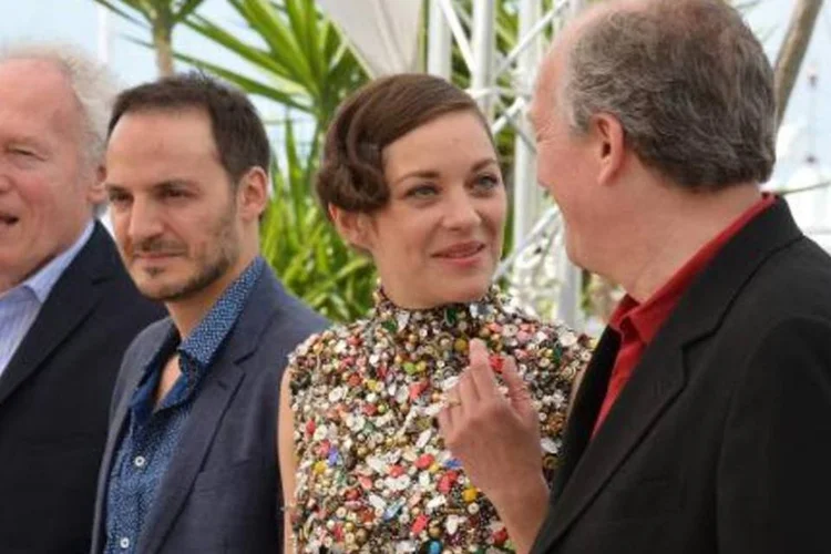 
	Equipe do filme &quot;Deux jours, une nuit&quot; (Dois dias, uma noite): filme foi aplaudido
 (Alberto Pizzoli/AFP)