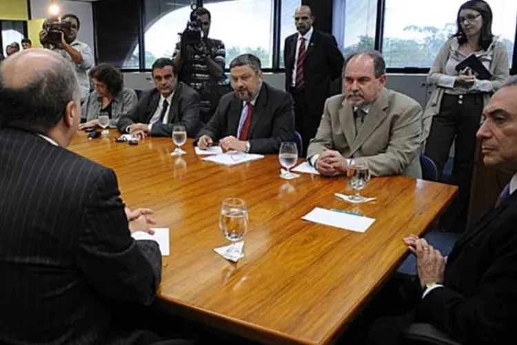 Equipe de transição: Cardoso, Palocci, Dutra e Temer farão o anúncio da equipe econômica (Antonio Cruz/AGÊNCIA BRASIL)