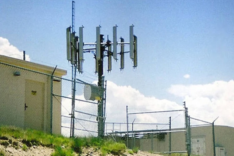 Estação radiobase de telefonia celular: A rede da GlobeNet tem mais de 22 mil quilômetros de extensão (Milonica / Wikimedia Commons)