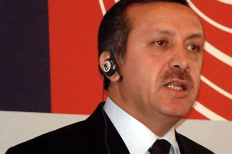 Erdogan censurou países ocidentais que permanecem mudos a respeito da questão de Israel que, segundo os especialistas, possui armas nucleares (.)
