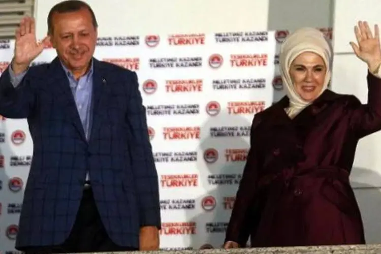 O presidente turco recém-eleito, Recep Tayyp Erdogan, e sua mulher, Ermine (Adem Altan/AFP)